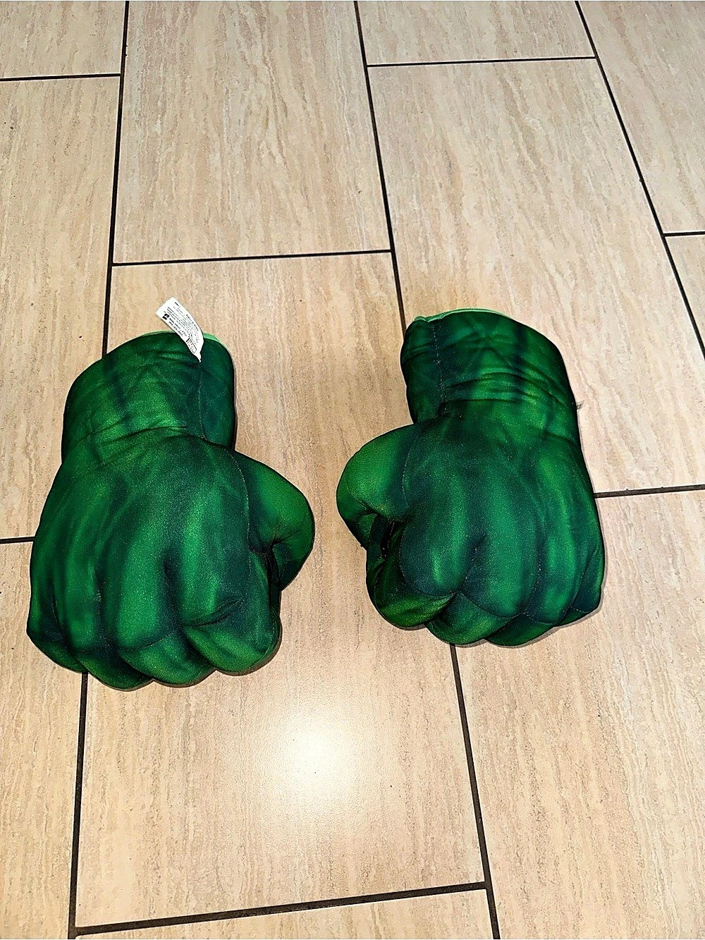 Hasbro Marvel Incredible Hulk Green Fist Plush Hands/ Halloween Accessories